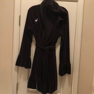 Jasmine & Ginger velvet hooded robe